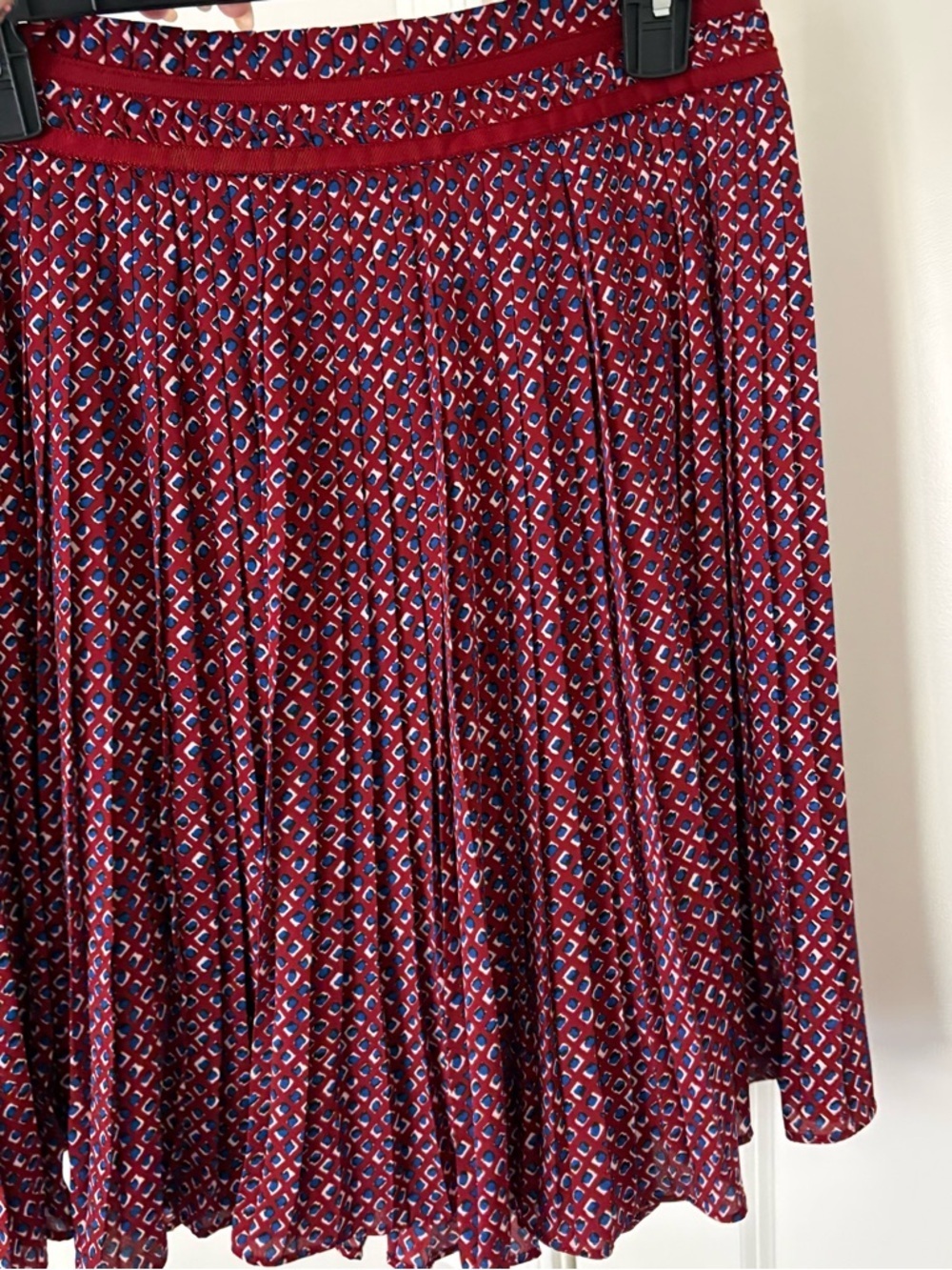 Banana Republic Women's Red Printed Pleated Midi Skirt - Picture 5 of 8